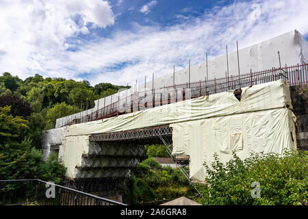 Il famoso punto di riferimento di Ironbridge sotto il rinnovamento, la costruzione, all'edilizia e lavori di manutenzione in Shropshire Foto Stock