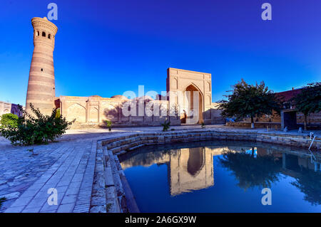 Khoja Gaukushan Ensemble nel centro storico di Bukhara, Uzbekistan. Foto Stock