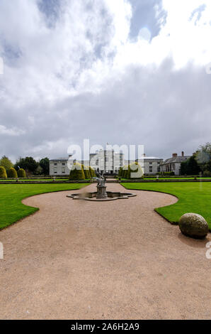 Famosa in tutto il mondo, Shugborough station wagon, Hall, Museo vivente i giardini e la fattoria di grado 1 elencati edifici in Staffordshire Foto Stock