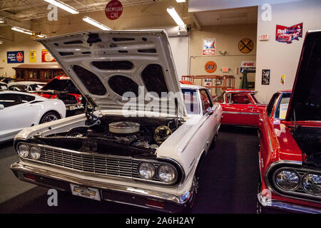 Punta Gorda, Florida, Stati Uniti d'America - 13 Ottobre 2019: Bianco 1964 Chevrolet Malibu SS visualizzati al muscolo auto del museo della città. Uso editoriale Foto Stock