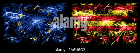 Unione Europea Unione Europea vs Spagna, Catalonia, Catalano, Senyera anno nuovo celebration Sparkling fuochi d'artificio concetto flag di sfondo. Combinazione di due stati Foto Stock