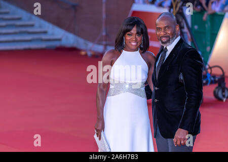 Roma, Italia. 26 ott 2019. Viola Davis e suo marito JuliusTennon sul tappeto rosso del XIV Festival di Roma prima del suo incontro ravvicinato. (Foto di Gennaro Leonardi/Pacific Stampa) Credito: Pacific Press Agency/Alamy Live News Foto Stock