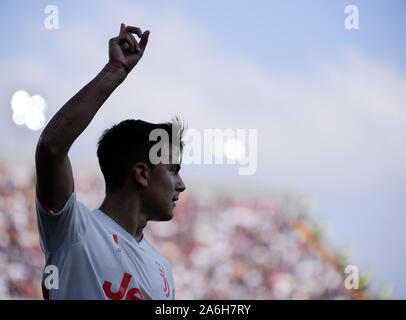 Lecce, Italia. 26 ott 2019. Juventus FC's Paulo Dybala reagisce durante una serie di una partita di calcio tra Lecce e Juventus FC in Lecce, Italia, 26 ottobre, 2019. Credito: Federico Tardito/Xinhua/Alamy Live News Foto Stock