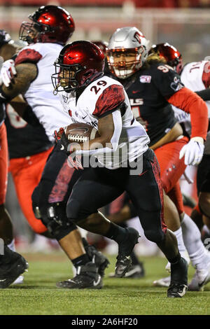 Ottobre 26, 2019: San Diego State Aztecs running back Juwan Washington (29) corre con il calcio durante il NCAA Football game con il San Diego State gli Aztechi e la UNLV ribelli a Sam Boyd Stadium di Las Vegas NV. Il San Diego State Aztecs portano la UNLV ribelli a tempo di emisaturazione 17 a 7. Christopher trim/CSM Foto Stock