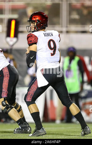 Ottobre 26, 2019: San Diego State Aztecs quarterback Ryan Agnew (9) scende di nuovo a passare durante il NCAA Football game con il San Diego State gli Aztechi e la UNLV ribelli a Sam Boyd Stadium di Las Vegas NV. Il San Diego State Aztecs portano la UNLV ribelli a tempo di emisaturazione 17 a 7. Christopher trim/CSM Foto Stock