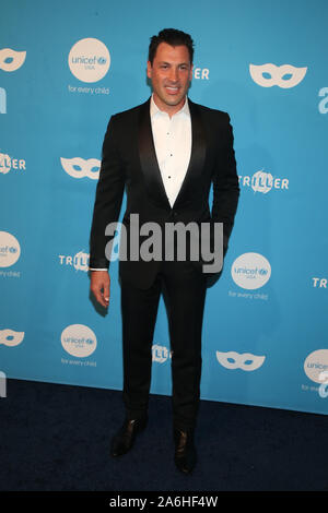 In California, Stati Uniti d'America. 26 ott 2019. Maksim Chmerkovskiy al 2019 UNICEF Masquerade Ball La Peer a ottobre 26, 2019 in West Hollywood, California. Credito: MediaPunch Inc/Alamy Live News Foto Stock