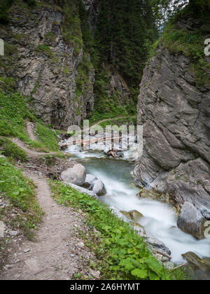 Vista del Canyon Radurschl, sede di un famoso sentiero escursionistico a Pfunds, Tirolo, Austria Foto Stock