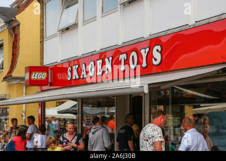 Lego Skagen negozio di giocattoli è visto in Skagen, Danimarca il 28 luglio 2019 Skagen Danimarca è la città più settentrionale, sulla costa orientale di Skagen Odde penisola nel lontano nord dello Jutland. © Michal Fludra / Alamy Live News Foto Stock