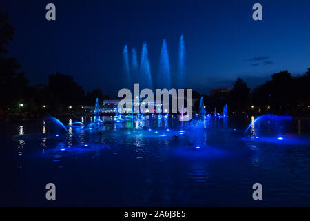 Ballerini luci fontana di Plovdiv (Bulgaria) Foto Stock