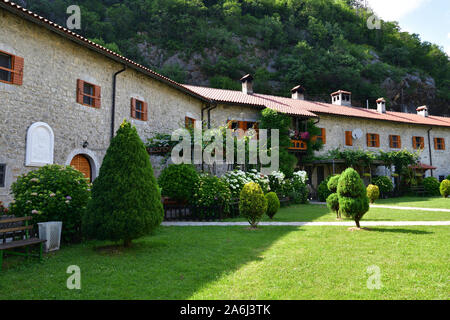 Le celle monastiche nella chiesa dell Assunzione della Madre di Dio del Monastero di Moraca Montenegro Foto Stock