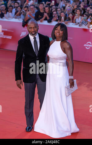 Roma, Italia. 26 ott 2019. Viola Davis e suo marito JuliusTennon sul tappeto rosso del XIV Festival di Roma prima del suo incontro ravvicinato. Foto Stock