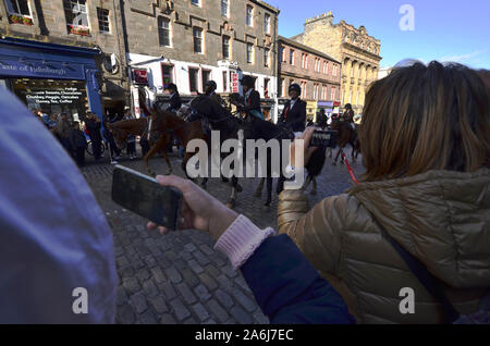 Piloti e civic figure durante il 2019 a cavallo delle Marche a Edimburgo in Scozia UK. Oltre 250 cavalli e cavalieri che hanno preso parte all'evento. Foto Stock