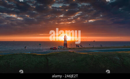 Westkapelle landmark faro al tramonto. Riprese aeree. Foto Stock