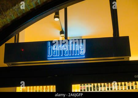 Barrafina Bar nome segno illuminato su a Coal Drops Yard, King's Cross, Londra Foto Stock