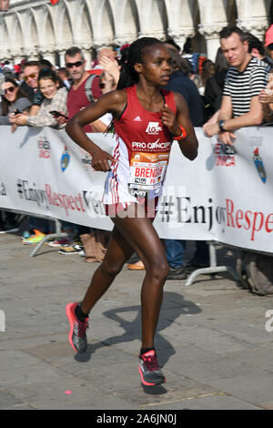 Venezia, Italia. 27 ott 2019. brendahduring Huawei Venice Marathon 2019, la Maratona di Venezia, Italia, 27 Ottobre 2019 - LPS/Alessio Marini Credit: Alessio Marini/LP/ZUMA filo/Alamy Live News Foto Stock