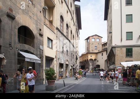 Medievale Torre dei Mannelli (Torre Mannelli) e del Corridoio Vasariano (Corridoio Vasariano) nel centro storico di Firenze elencati dall'UNESCO Patrimonio dell'umanità. Foto Stock