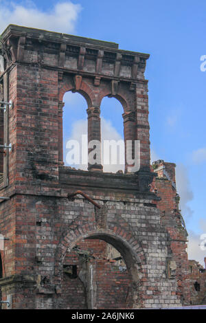 Regno Unito, Barrow-In-Furness Abbey Road, il bur non rimane fuori del palazzo Vittoriano la House of Lords ha costruito nel1870, fuoco distruttivo, Abbey Road. Foto Stock