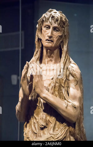 Italiano in legno rinascimentali Maddalena penitente scultura dal XV secolo da Donatello nel Museo dell'Opera del Duomo (Museo di opere di Cathedr Foto Stock