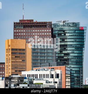 28 agosto 2019, Berlino: il Forum torre, Kollhoff Tower e la Bahntower (l-r) formano una unità architettonica a Potsdamer Platz. Foto: Paolo Zinken/dpa Foto Stock