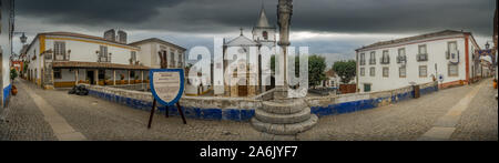 Vista panoramica sulla piazza principale di Obidos in Portogallo Foto Stock