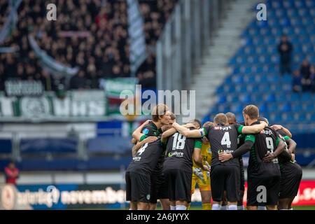 Almelo, Paesi Bassi. 27 ott 2019. HEERENVEEN, 27-10-2019, stadio Abe Lenstra stadium, olandese Eredivisie, stagione 2019 - 2020, Groningen prepairoing per il gioco durante la partita SC Heerenveen vs FC Groningen Credito: Pro scatti/Alamy Live News Foto Stock