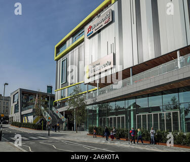 Il codice a barre il centro per il tempo libero in corrispondenza di Drake Circus nel centro della città di Plymouth include un Cineworld Multiplex tra cui IMAX e 4DX plus altri ristorante Foto Stock