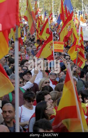 Barcellona, Spagna. 27 ott 2019. Barcellona, Catalunya, Spagna, 27/10/2019.- 'per la concordia, per la Catalogna: Basta!" manifestazione convocata dal catalano della società civile e di tre dei principali partiti politici (Partito Popolare, cittadini e catalano Partito Socialista) aderito al "processo" di indipendenza della Catalogna.Credit: Juan Carlos Rojas/Picture Alliance | in tutto il mondo di utilizzo/dpa/Alamy Live News Foto Stock