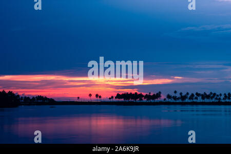 Tramonto a Edava backwaters nel Kerala Foto Stock