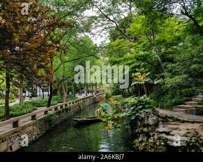 Canal in umile Administrator's Garden, Suzhou Cina Foto Stock