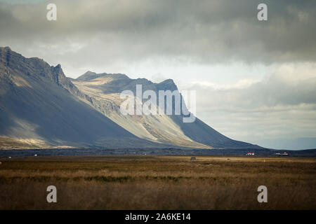 Bellissimo paesaggio di montagna nella penisola di Snaefellsnes, Islanda Foto Stock