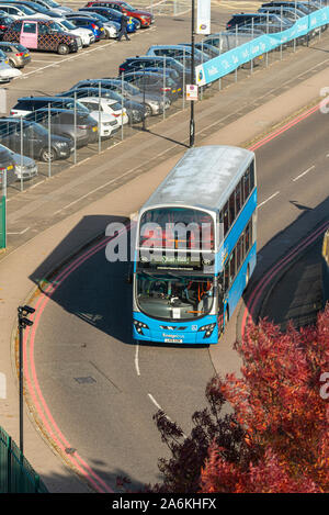 Maggiore Anglia Sostituzione rampa servizio bus a Londra aeroporto di Southend, Essex, UK, la voce a Shenfield. Ensignbus Volvo B5LH double-decker bus Foto Stock