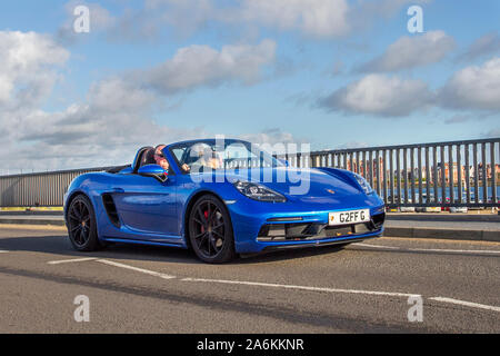 2018 blu 718 Porsche Boxster S GTS-A; sul lungomare, Southport, Merseyside, Regno Unito Foto Stock