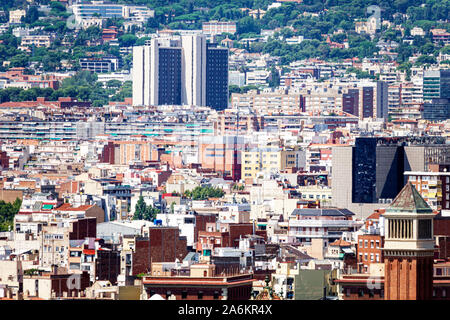 Barcellona Spagna,Catalonia Parc de Montjuic,skyline della città,vista su Les Corts,edifici,alto,tetti,concetto densità di popolazione urbana,ES190823075 Foto Stock