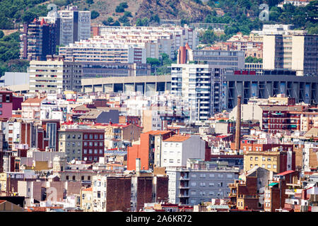 Barcellona Spagna,Catalonia Parc de Montjuic,skyline della città,vista su Les Corts,edifici,collina,alto,tetti,concetto densità di popolazione urbana,ES190 Foto Stock