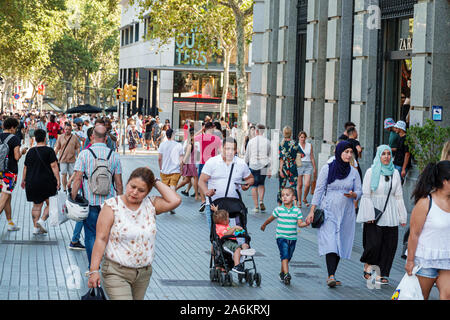 Barcellona Spagna,Catalogna Catalunya,Plaza Placa de Catalunya,piazza pubblica,shopping commerciale negozi negozi mercato mercati Foto Stock