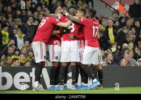 Norwich, Regno Unito. 26 ott 2019. Il Manchester United celebrare dopo Anthony Martial (2 L) rigato per renderlo 3-0 durante il match di Premier League tra Norwich City e il Manchester United a Carrow Road il 27 ottobre 2019 a Norwich in Inghilterra. (Foto di Matt Bradshaw/phcimages.com) Credit: Immagini di PHC/Alamy Live News Foto Stock