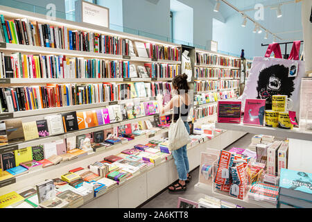 Barcellona Spagna,Catalonia Ciutat Vella,El Raval,CCCB,Centre de Cultura Contemporania,Centro di Cultura Contemporanea,galleria,museo,libreria,libri,mostra Foto Stock