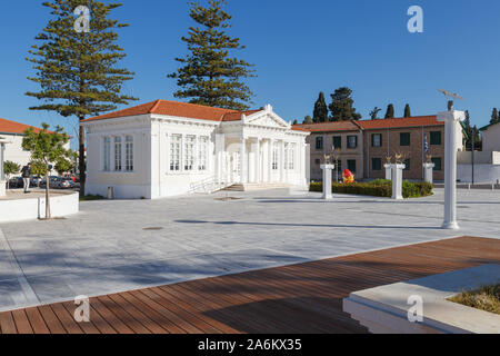 PAPHOS, Cipro - 20 Aprile 2018: Town Hall al giorno di sole Foto Stock