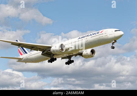 Quebec, Canada. Un Airfrance Boeing 787-9 arrivando a Montréal-Pierre Elliott Trudeau International Airport Foto Stock