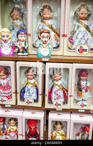 Valencia Spagna Ispanico, Ciutat Vella, città vecchia, centro storico, Plaza de la Reina, negozio, souvenir, regali artigianali, bambole abito regionale, collezionabili, negozio Foto Stock