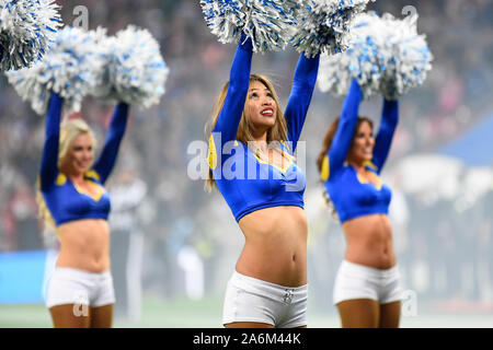 Londra, Regno Unito. Il 27 ottobre 2019. Rams cheerleaders davanti alla partita di NFL Cincinnati Bengals v Los Angeles Rams allo Stadio di Wembley, gioco 3 di questo anno la NFL Giochi di Londra. Credito: Stephen Chung / Alamy Live News Foto Stock