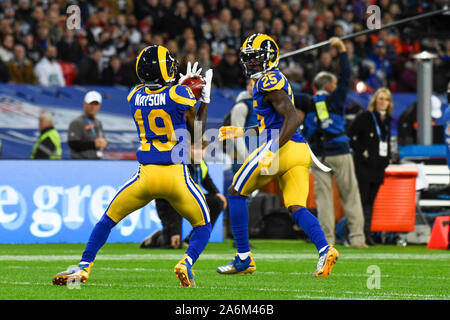 Londra, Regno Unito. Il 27 ottobre 2019. Rams wide receiver, JoJo Natson (19) afferra la palla durante la partita di NFL Cincinnati Bengals v Los Angeles Rams allo Stadio di Wembley, gioco 3 di questo anno la NFL Giochi di Londra. Credito: Stephen Chung / Alamy Live News Foto Stock