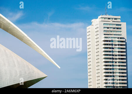 Valencia Spagna,las Artes y las Ciencias,Città delle Arti e delle Scienze,Palacio de las Artes Reina Sofia Arts Palace,Palau de le Arts,Santiago Calatrava,archi Foto Stock