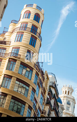 Valencia Spagna,Ciutat Vella,città vecchia,quartiere storico,Carrer de Sant Vicent Martir,edificio alto,appartamenti residenziali,torre rotonda,ES190830134 Foto Stock