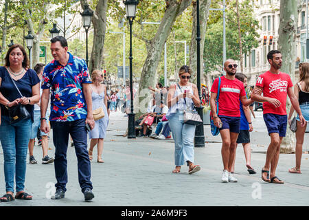 Barcellona Spagna,Catalogna Catalunya,Passeig de Gracia,shopping shopper shopping negozi mercati di mercato di acquisto di mercato di vendita, negozio al dettaglio stor Foto Stock