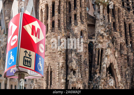 Barcellona Spagna,Catalonia Sagrada Familia,stazione della metropolitana,accesso per disabili,Transports Metropolitans de Barcelona,TMB,ES190902050 Foto Stock