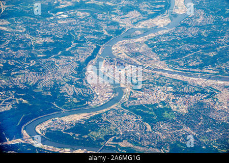 Pennsylvania,Pittsburgh,airliner window seat vista aerea,confluenza,Allegheny River,Ohio River,Monongahela River,area urbana,ponti,PA190905001 Foto Stock