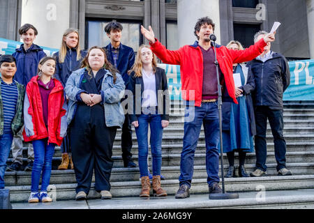 I giovani canadesi carta file querela contro il governo federale per contribuire ai cambiamenti climatici pericolosi, Vancouver, British Columbia, Canada Foto Stock