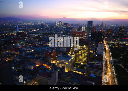 Vista panoramica della Città del Messico dal ponte di osservazione in cima latino-americano di Tower (Torre Latinoamericana) Foto Stock