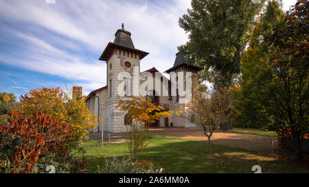 Teatro di Arena. Uno dei più antichi teatri a Bratislava, in Slovacchia. Esso è stato istituito nel 1828 sulla riva destra del Danubio. Foto Stock